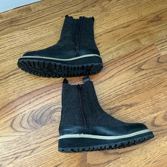 Universal Thread Felted Chelsea Boots - Picture 3 of 7